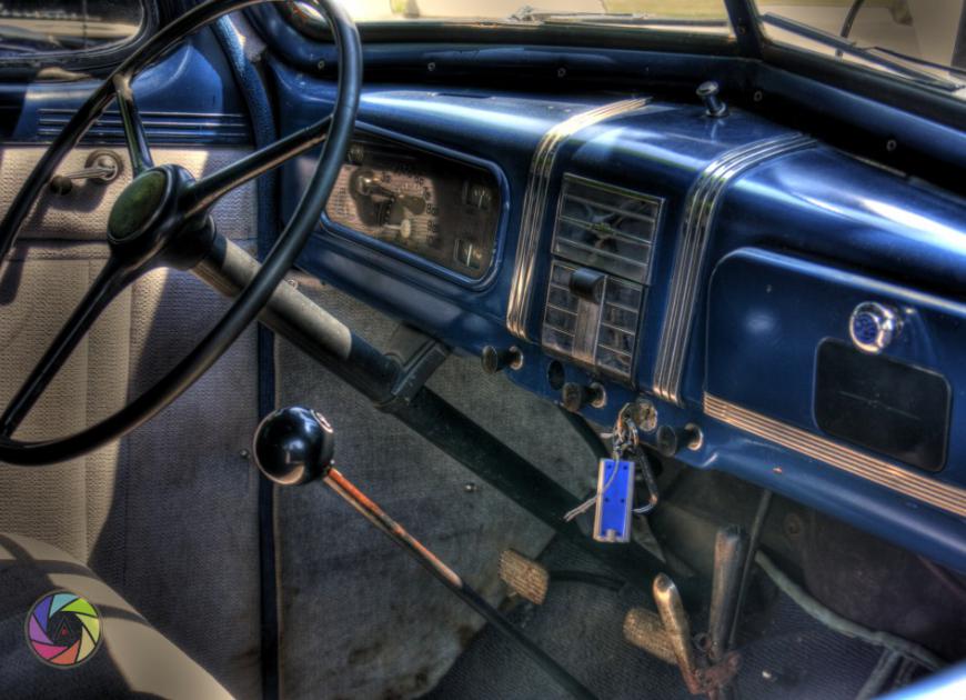 Vintage_Car_Inside